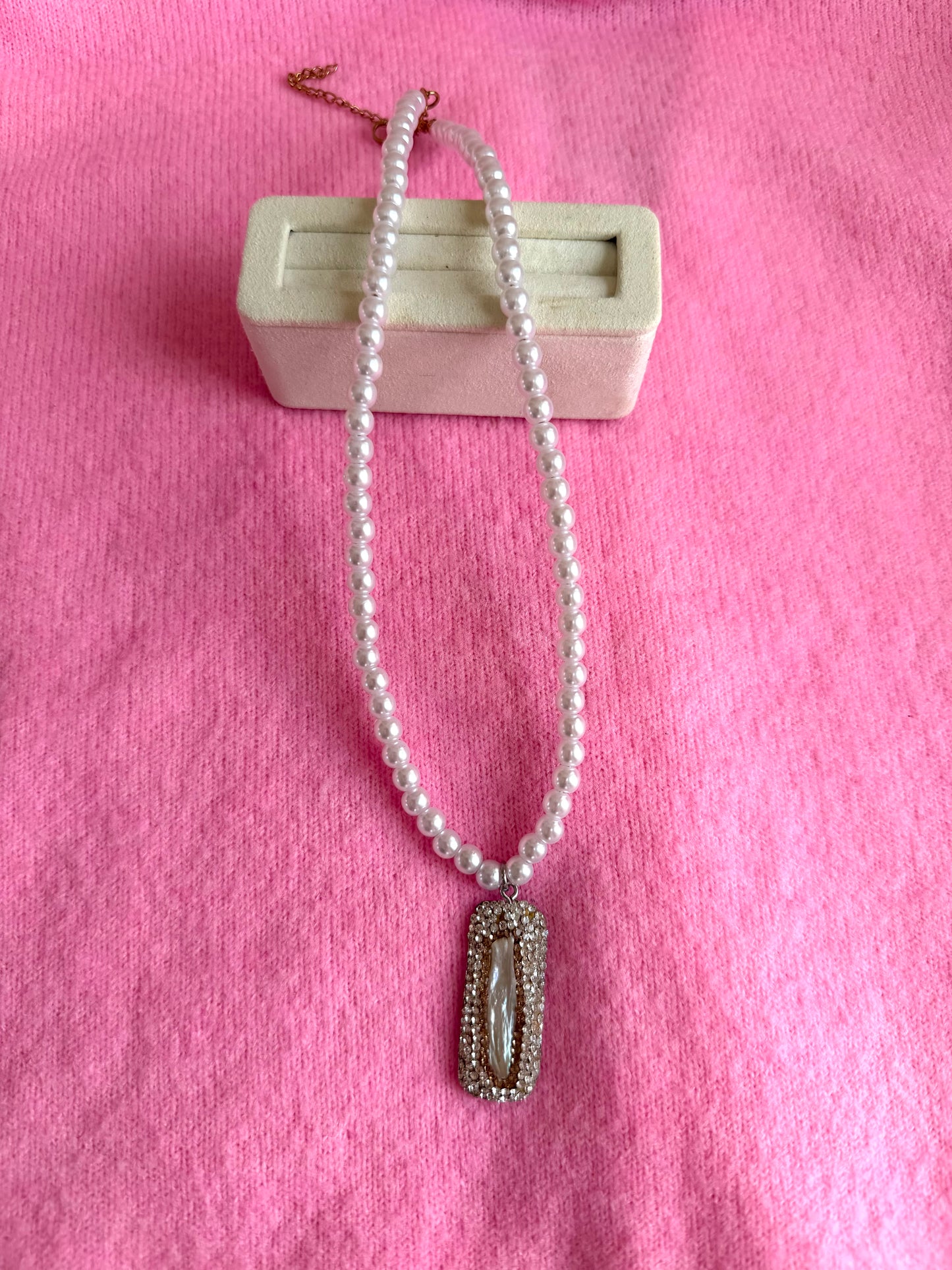 Pearl Necklace with Baroque Pendant