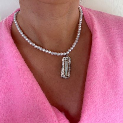 Pearl Necklace with Baroque Pendant