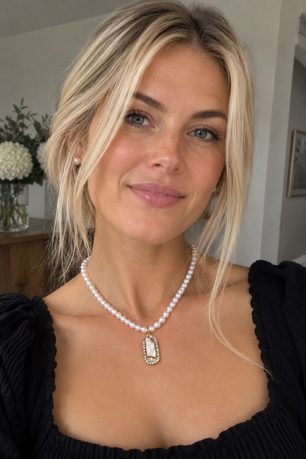 Pearl Necklace with Baroque Pendant
