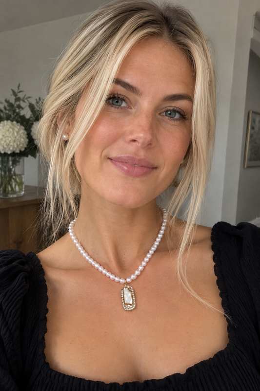Pearl Necklace with Baroque Pendant