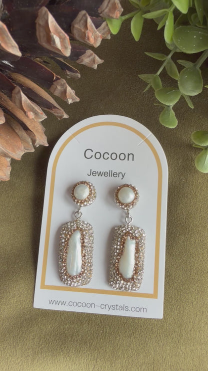 Pearls & Crystals Drop earrings