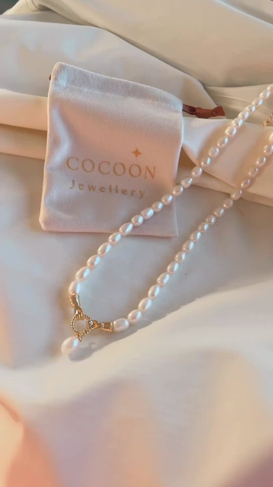 Holding Hands Pearl Necklace